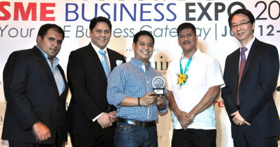 PhilSME 2013 awarding ceremony (L-R: Esquire Financing Chairman Rajan Uttamchandani, MEDIACOM President David Abrenilla, PhilSME Awardee Francis Oliva, Taguig City Vice-Mayor Ading Cruz, and SMX General Manager Dexter Deyto)
