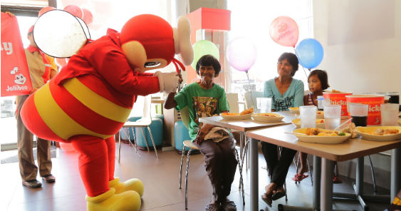 jollibee_prepared_a_grand_thank_you_celebration_for_lola_belen_of_pangasinan_563.jpg