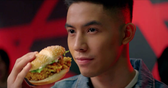 photo_tony_labrusca_in_exciting_new_mcdo_tvc_563.jpg