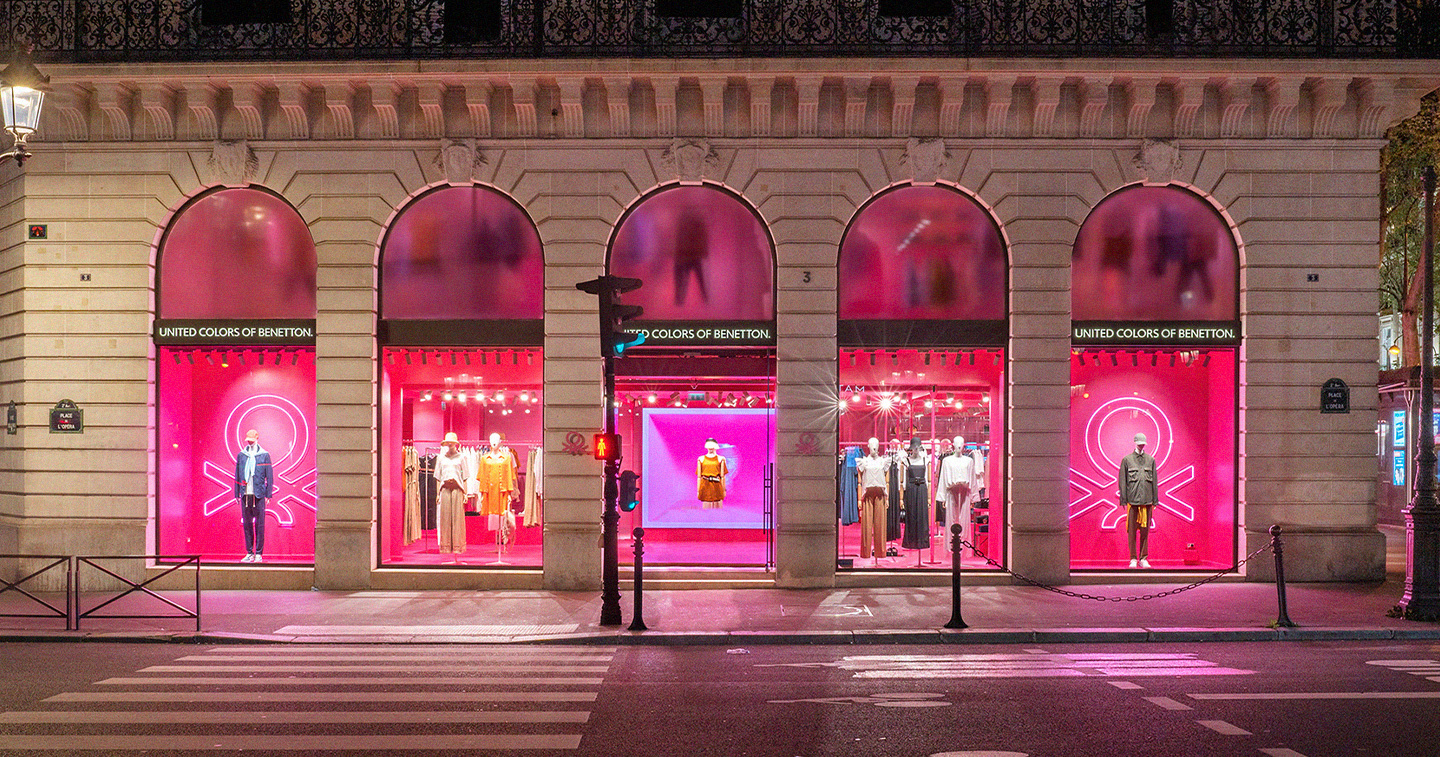 Echt niet Fysica Paleis Fashion: United Colors of Benetton goes pink in Place de L'Opéra - adobo  Magazine Online