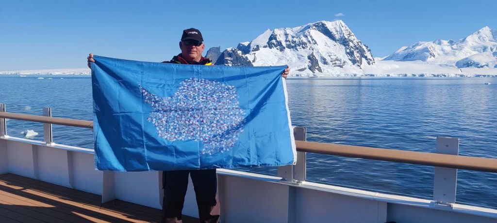 The Antarctica flag is being redesigned insert3